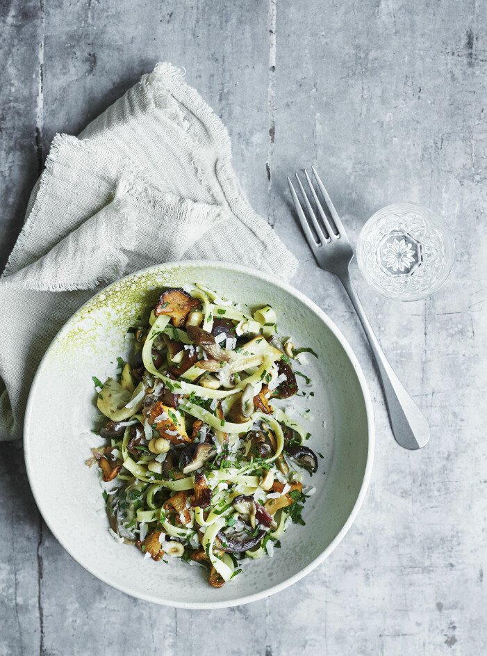 Så gör du linguine med svamp och hasselnötter