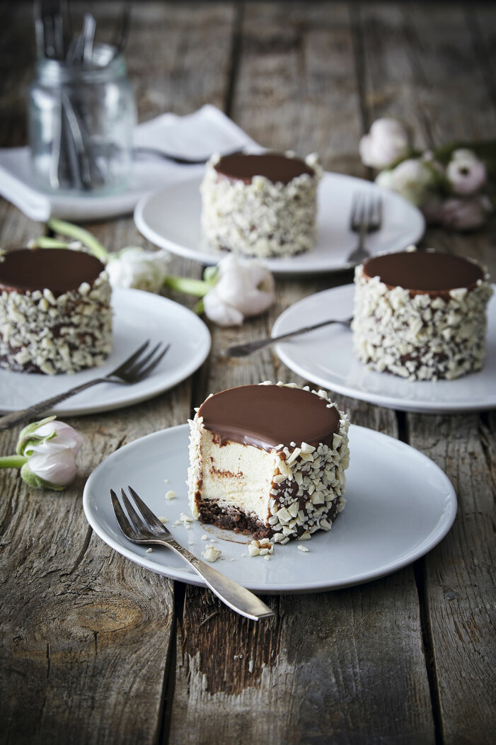 Så gör du passionerade påskbakelser med chokladganache