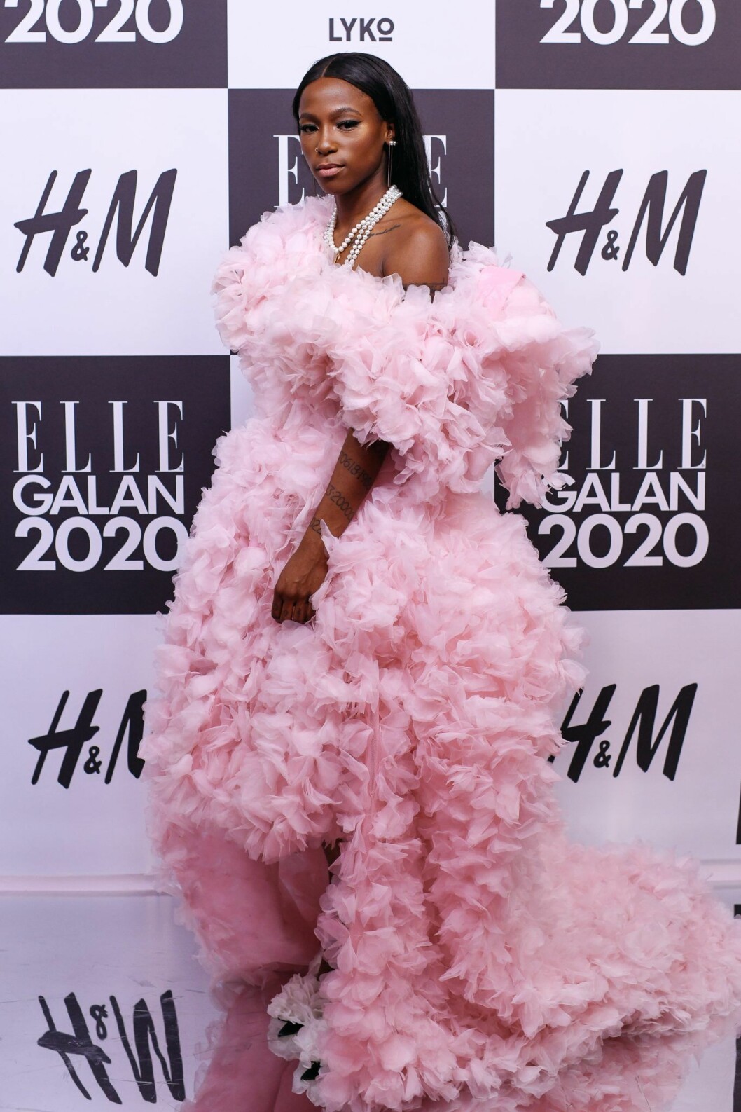 Sabina Ddumba i klänning från Selam Fessahaye under ELLE-galan 2020. Sabina Ddumba på ELLE-galan 2020