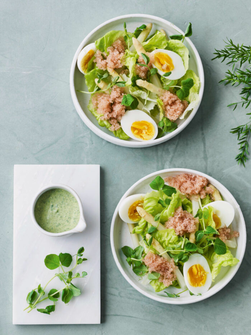 Sallad med vit sparris, rom och örtcrème. Recept på vit sallad med sparris, rom och örtkräm