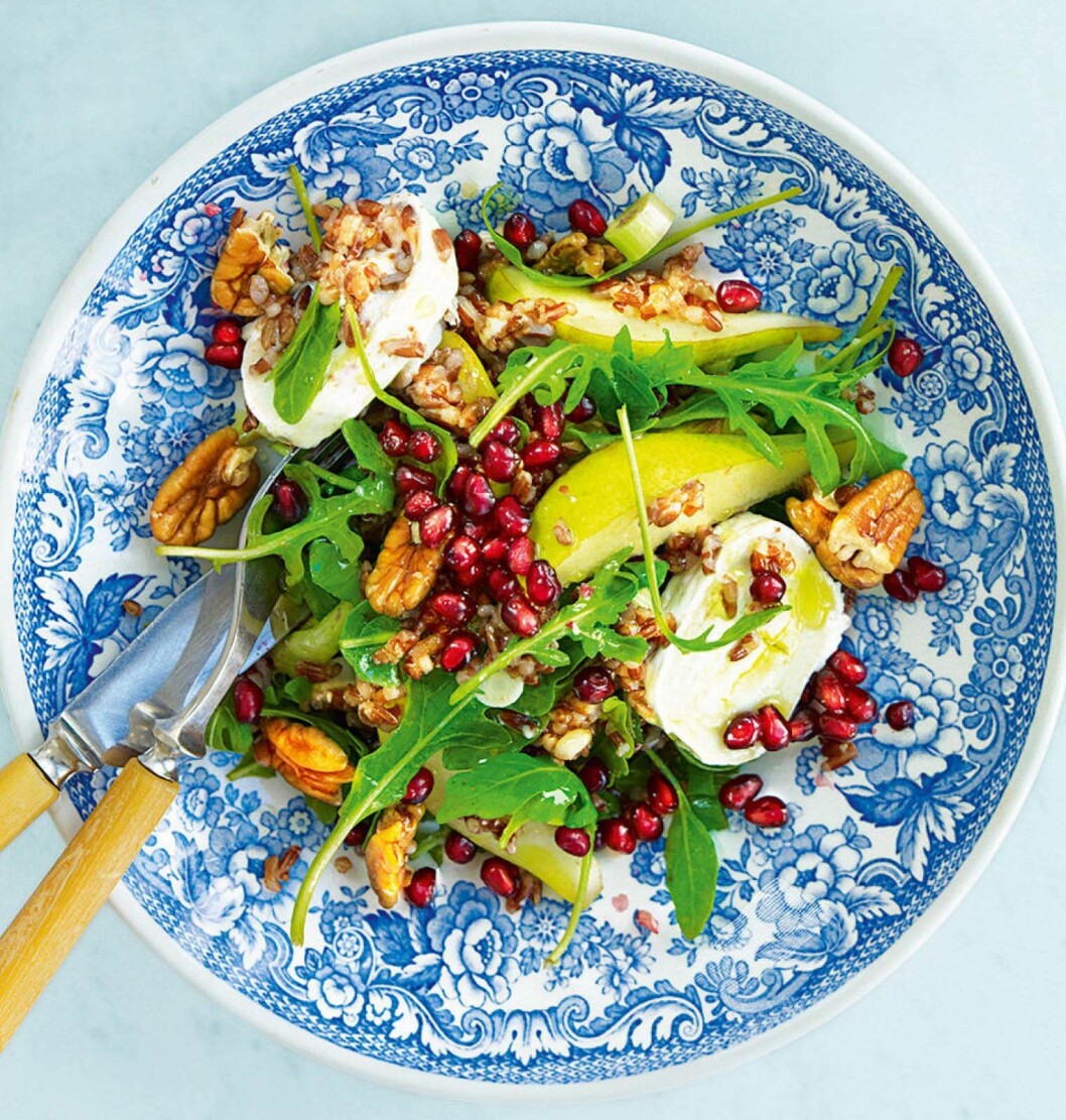 Sallad med rött ris, chévre och päron