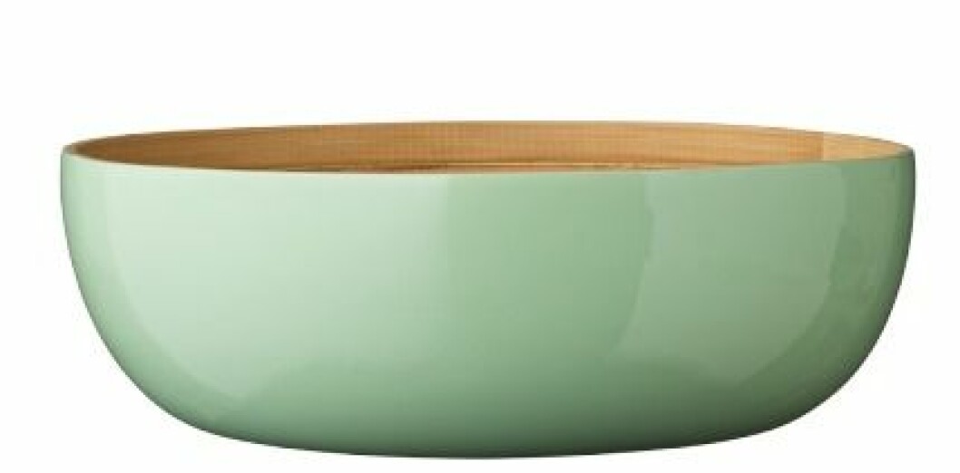 Snygga uppläggningsfat kan man väl inte få för många av? <em>Olivia salladsskål</em> i bambu, 249 kr, Bloomingville. salladsskal-bambu