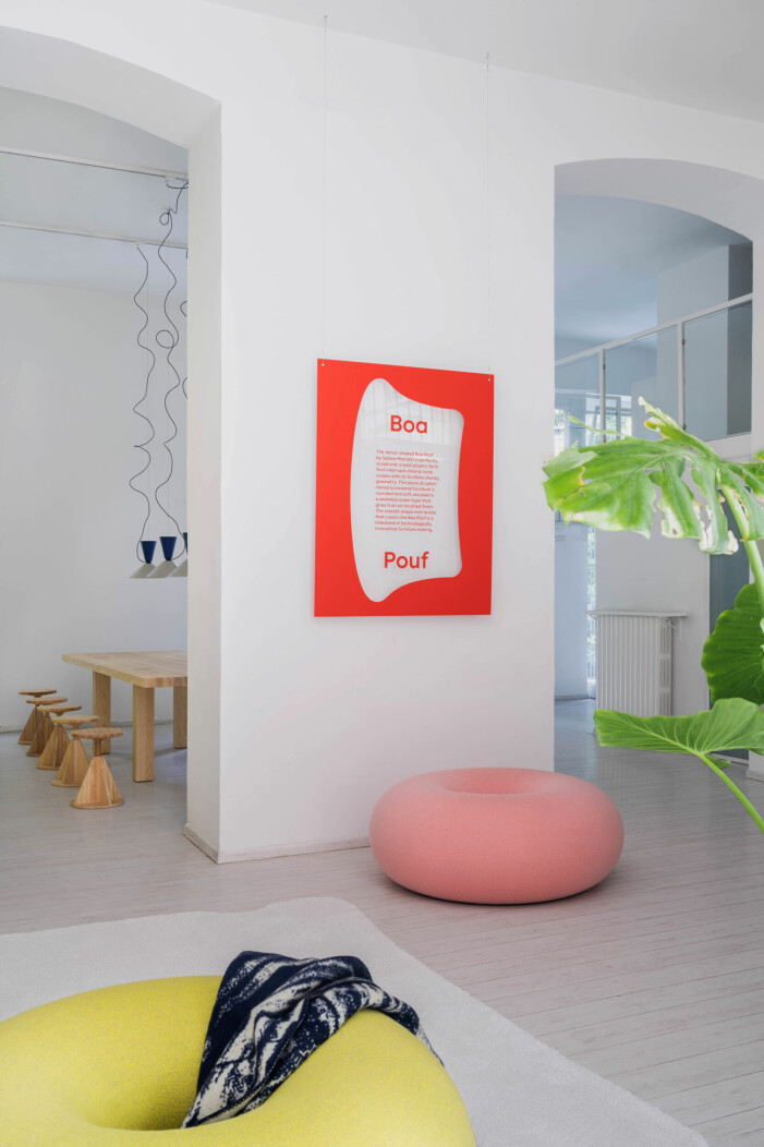 Ljuvlig färgklick med sommarkänsla hos Hem, här Sabine Marcelis upplyftande puff. Foto: Marco Cappelletti. Salone del Mobile 2021, inredningstrender 2022 färgstarka möbler
