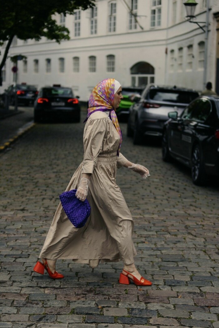 Samia Benchaou bär kläder som andra inte vågar bära.