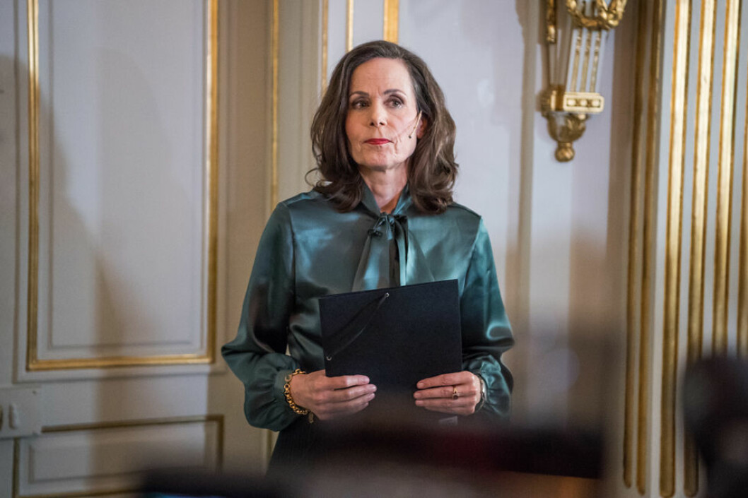 Sara Danius i en smaragdgrön knytblus