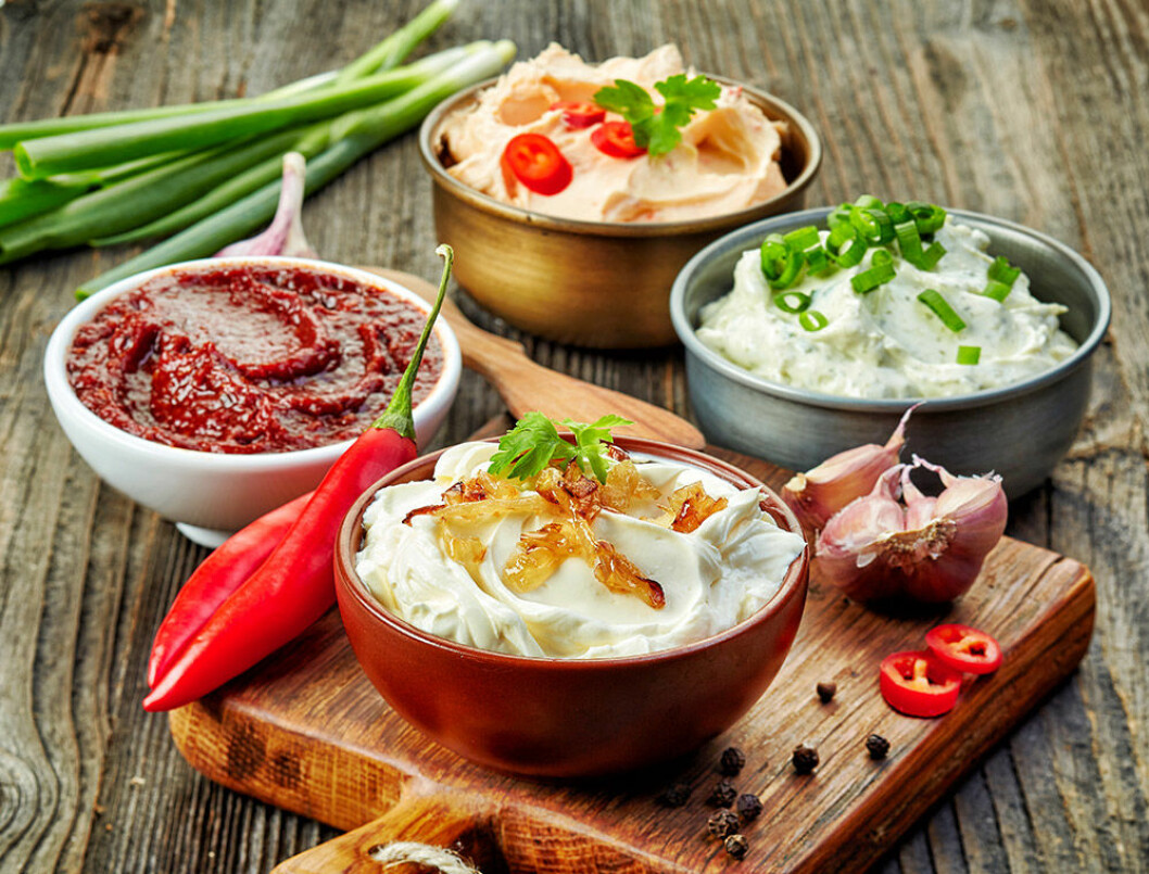 Såser och röror är gott till grillat. Foto: Shutterstock Såser och röror är gott till grillat.