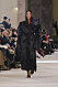 Naomi Campbell på catwalken under Schiaparellis haute couture SS23-visning.