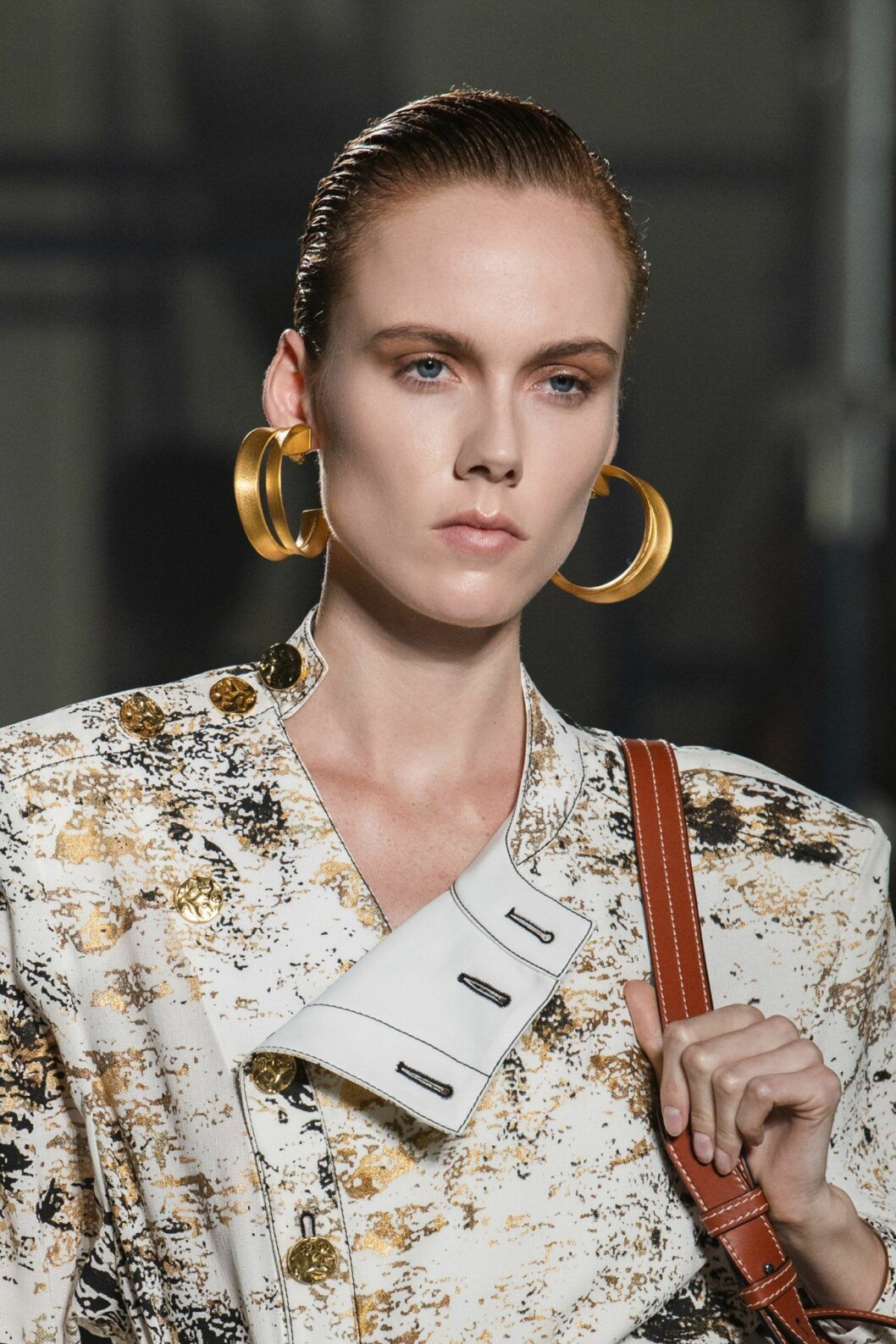 Proenza Shouler Stora hoops på Proenza Shoulers vårvisning 2020