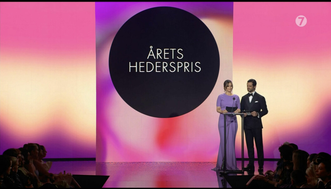 Prins Carl Philip och Prinsessan Sofia delar ut pris