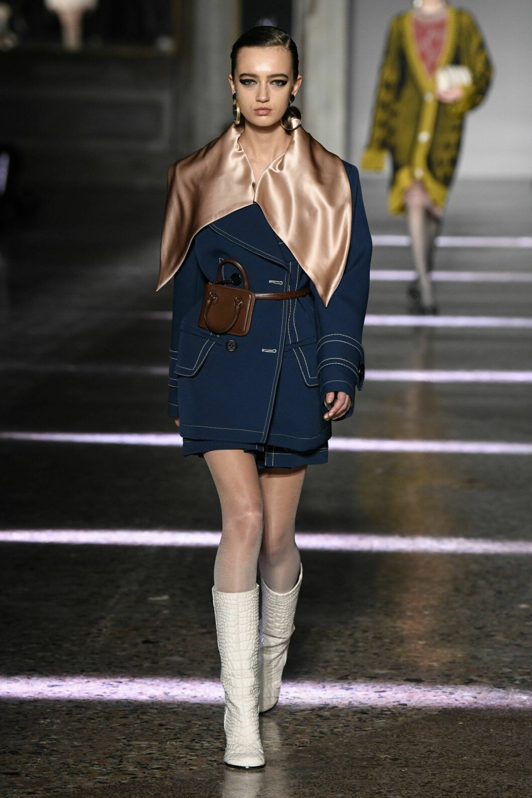 Inspiration från Milanos modevecka där den stora kragen tog mycket plats. Designer: Marco De Vicenzo.