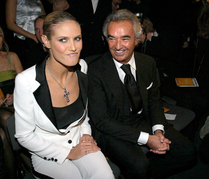 I maj 2004 fick Heidi Klum dottern Leni tillsammans med affärsmannen Flavio Briatore, dock separerade de redan under graviditeten. Enligt många berodde det plötsliga uppbrottet på att Flavio vänsterprasslat, ett rykte som gått obekräftat.<br>Här på modeshow 2003. heidi klum och exet Flavio på modevisning 2003.