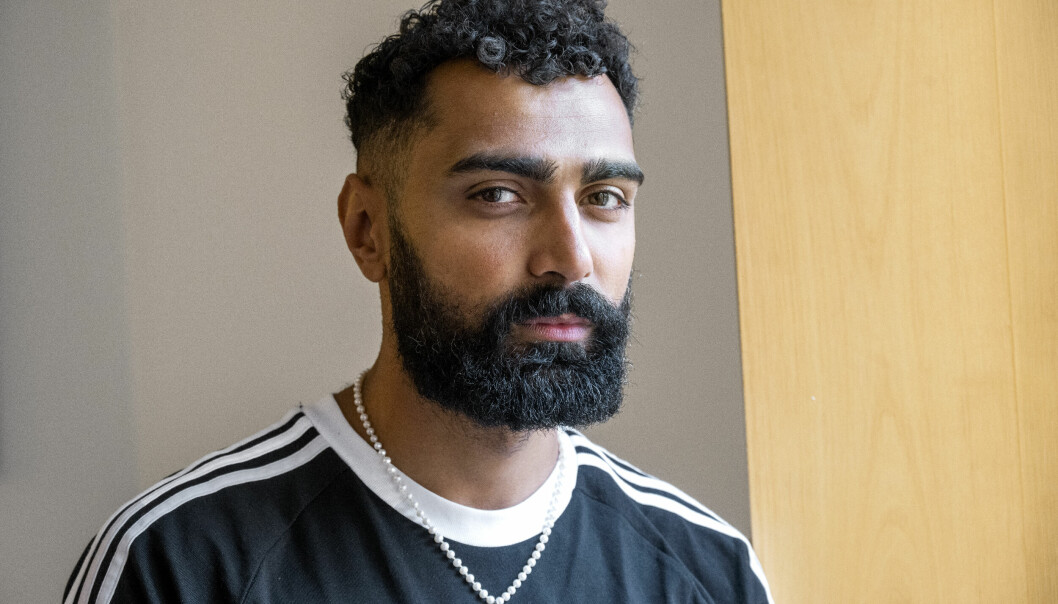 Alexander Abdallah berättar är att han än i dag inte kan bestämma sig för om han älskar eller hatar uppmärksamheten.