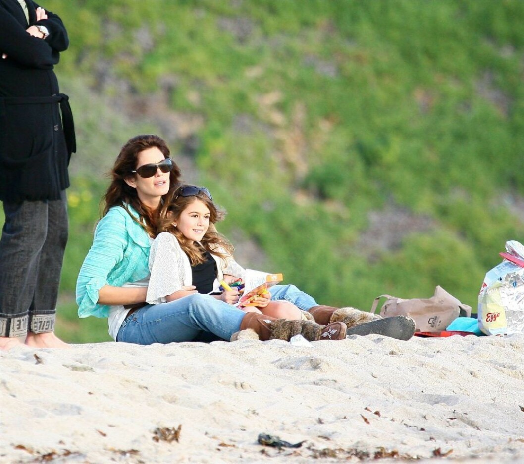Kaia och Cindy på stranden i Malibu i mitten av 00-talet. Kaia och Cindy
