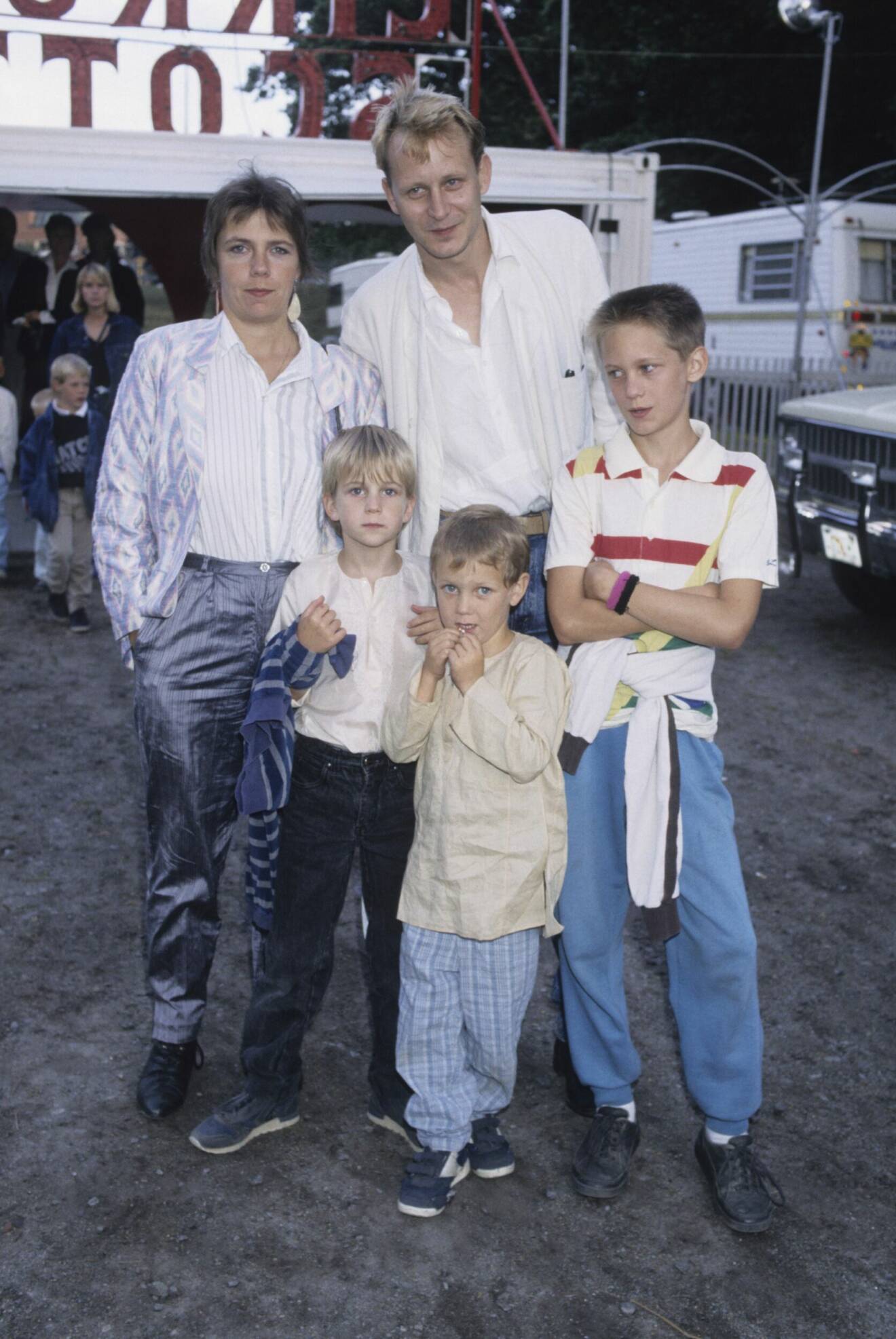 Stellan Skarsgård med ex-hustrun My och sönerna Alexander, Gustaf och Sam 1988.