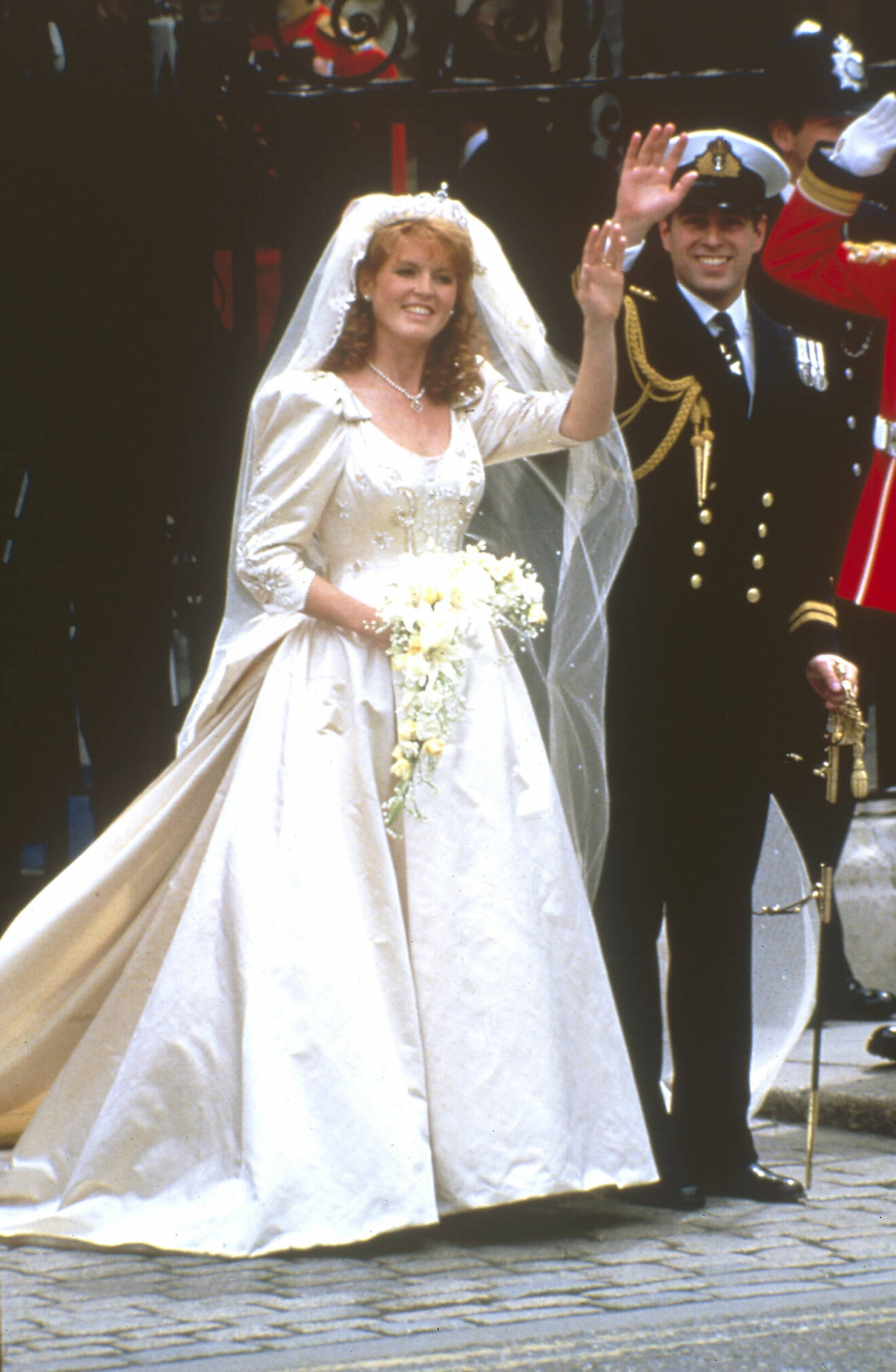 Prins Andrew och Sarah Ferguson vid bröllopet 1986.