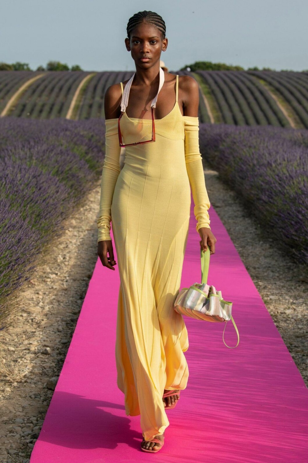 Gul klänning från Jacquemus SS20.