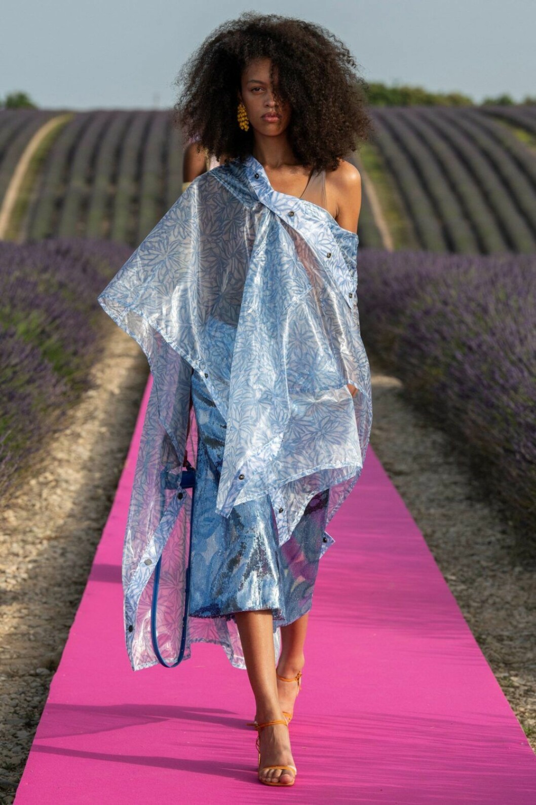 Blå look från Jacquemus SS20.