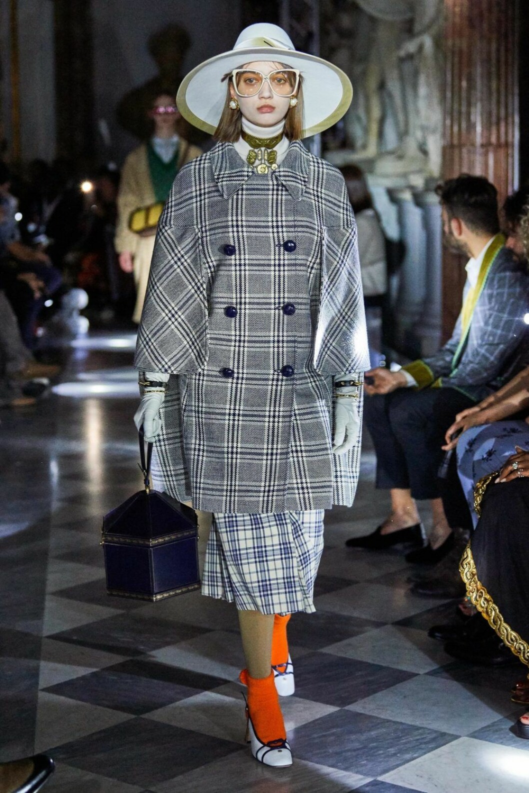 Rutigt set på catwalken under Gucci Crusie-visning 2020.