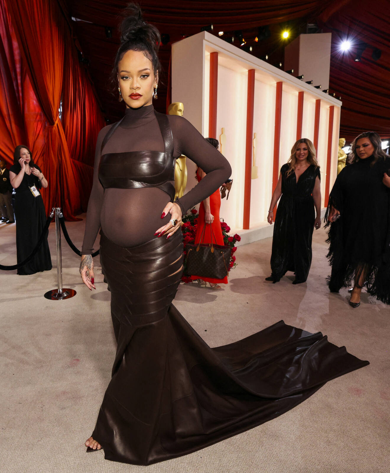 Rihanna på Oscars-galan 2023.