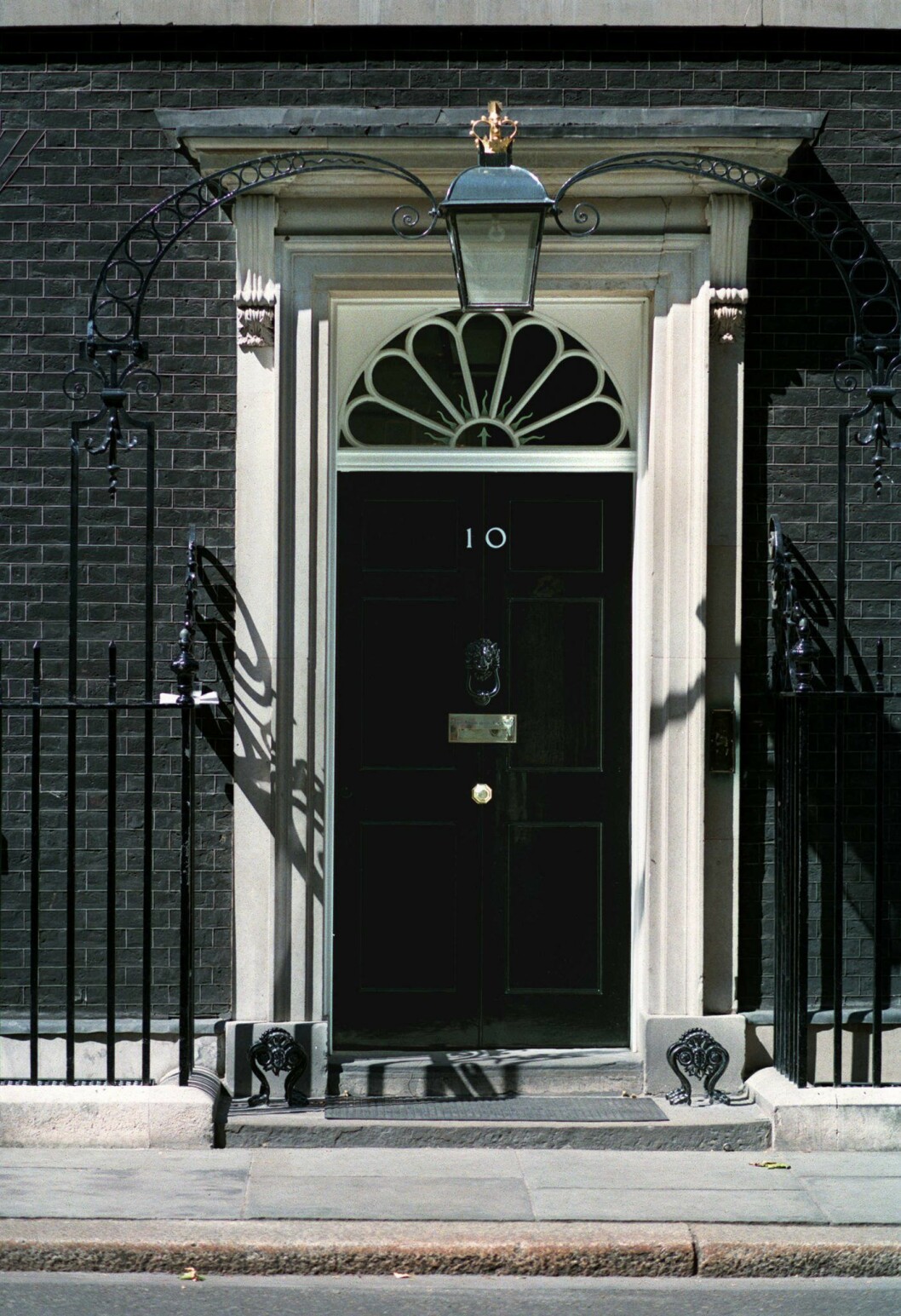 10 Downing Street i London. 10 Downing Street i London.