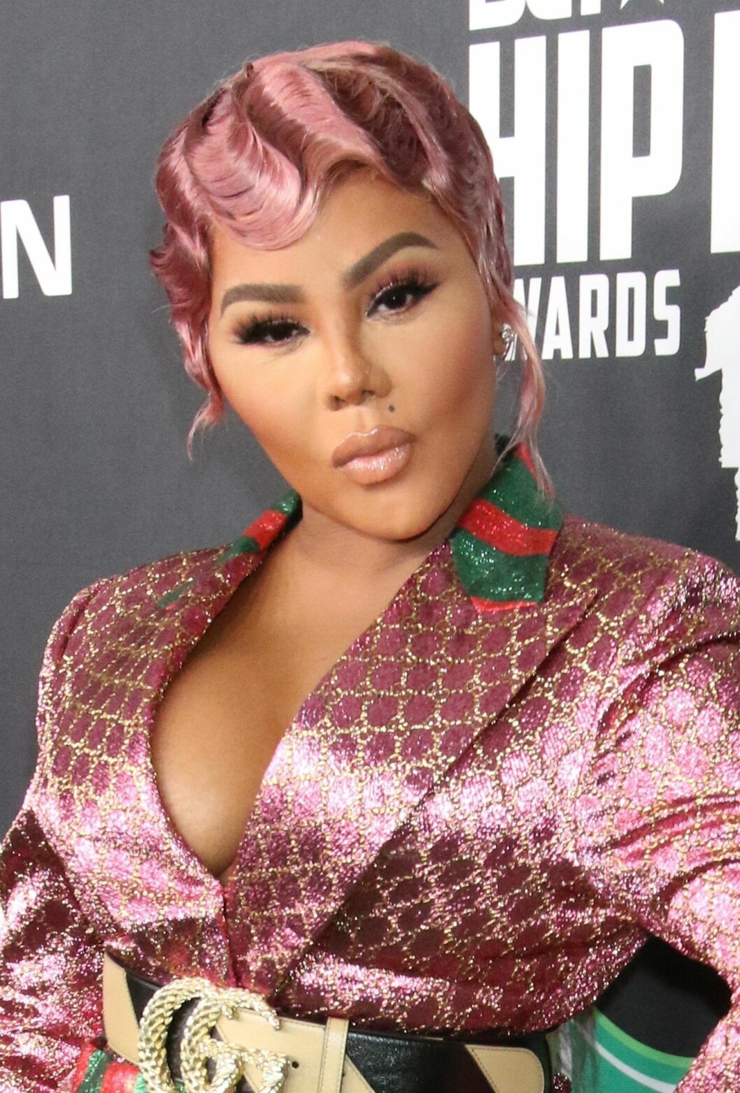 Lil’ Kim i perfekt puderrosa hårfärg. Lil' Kim.
