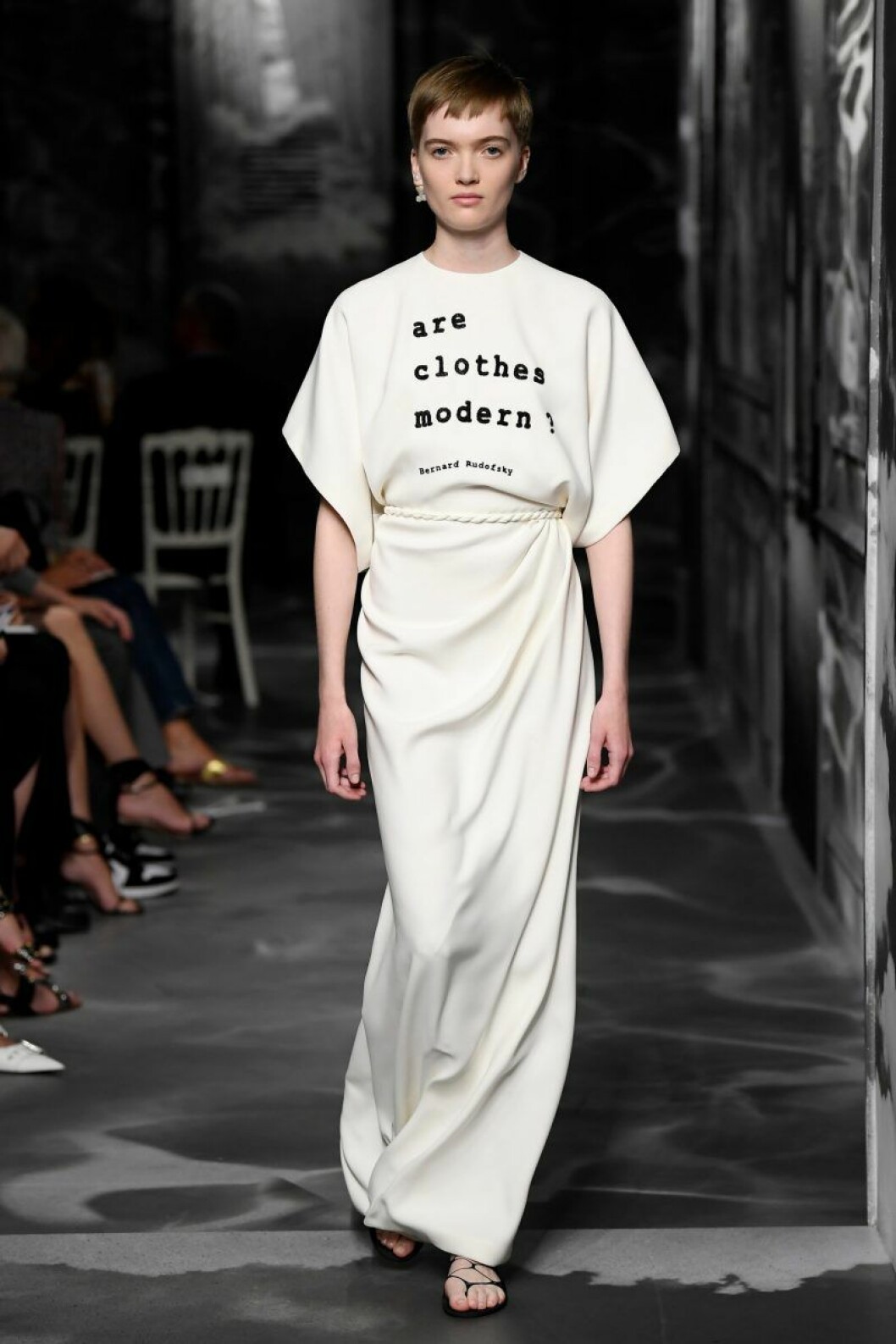Christian Dior AW19/20 helvit look.