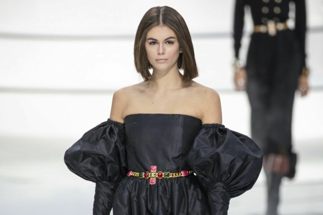 Kaia på Chanels AW20-visning i Paris. Kaia Gerber