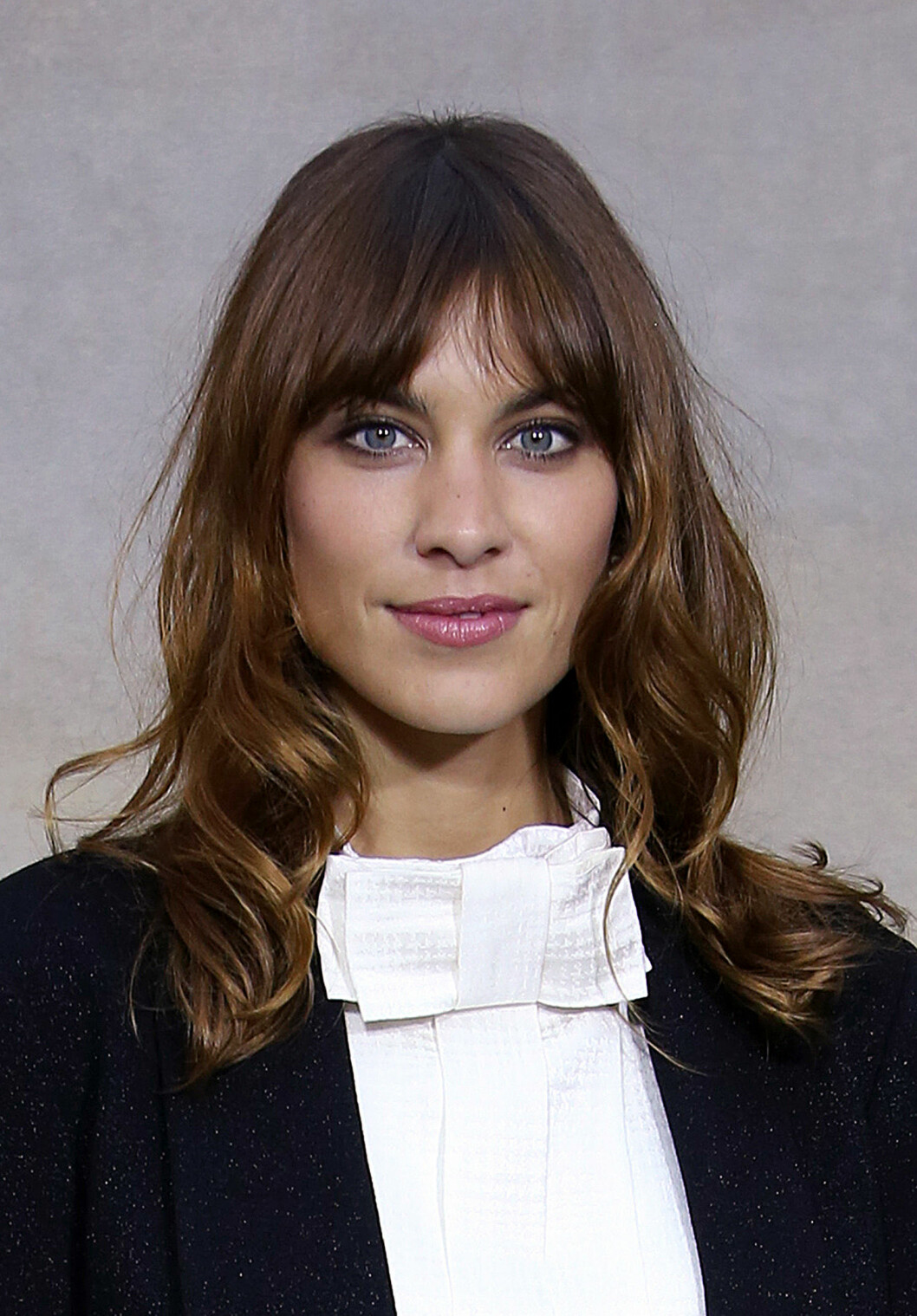 Alexa Chung i sin klassiska lugg.