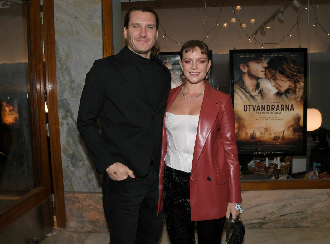 Charlie Twaddle och Tove Lo bor i Los Angeles, men kommer över till Sverige med jämna mellanrum. Charlie Twaddle och Tove Lo bor i Los Angeles, men kommer över till Sverige med jämna mellanrum.