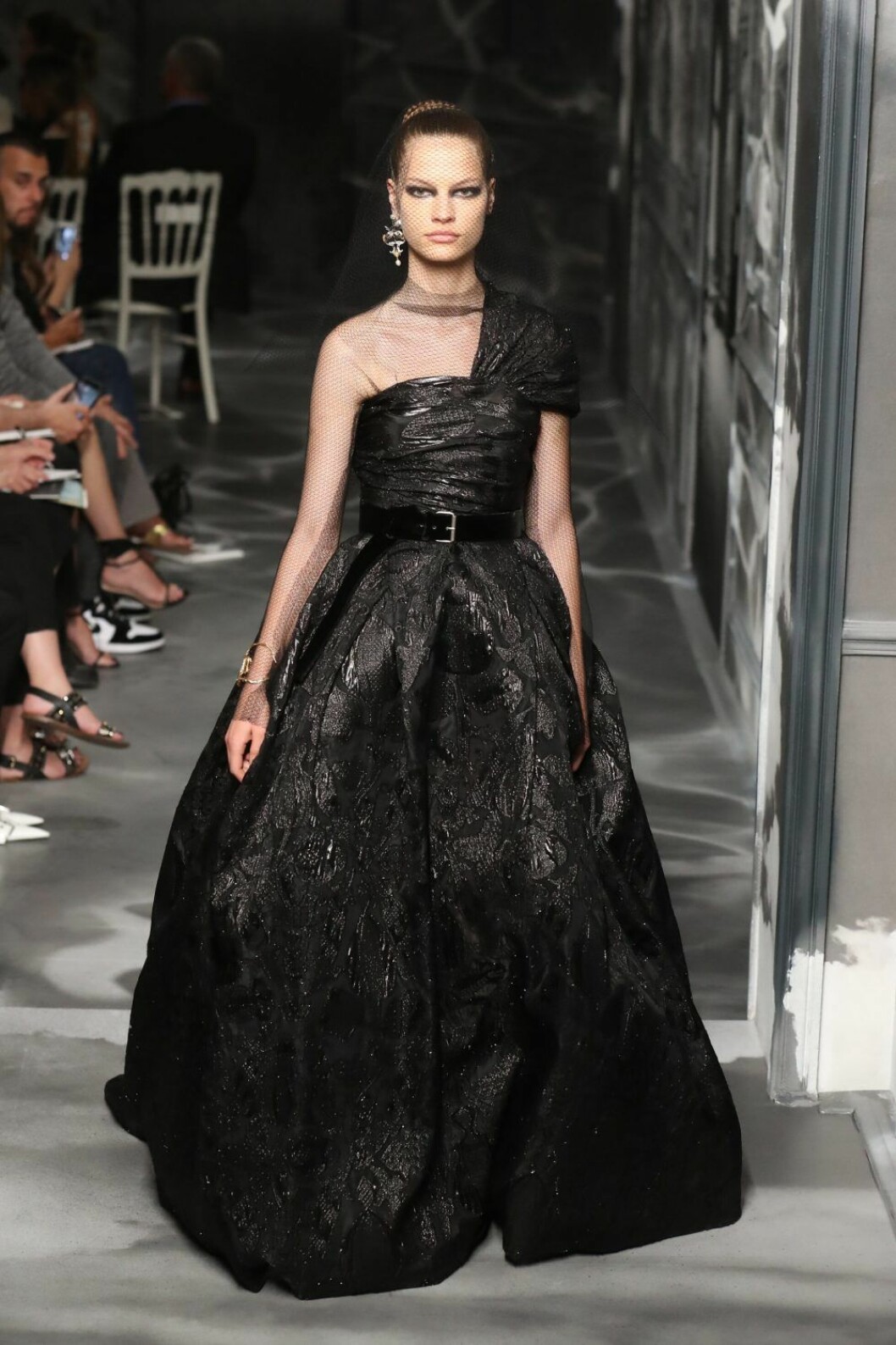 Christian Dior AW19/20, stor klänning med volym.