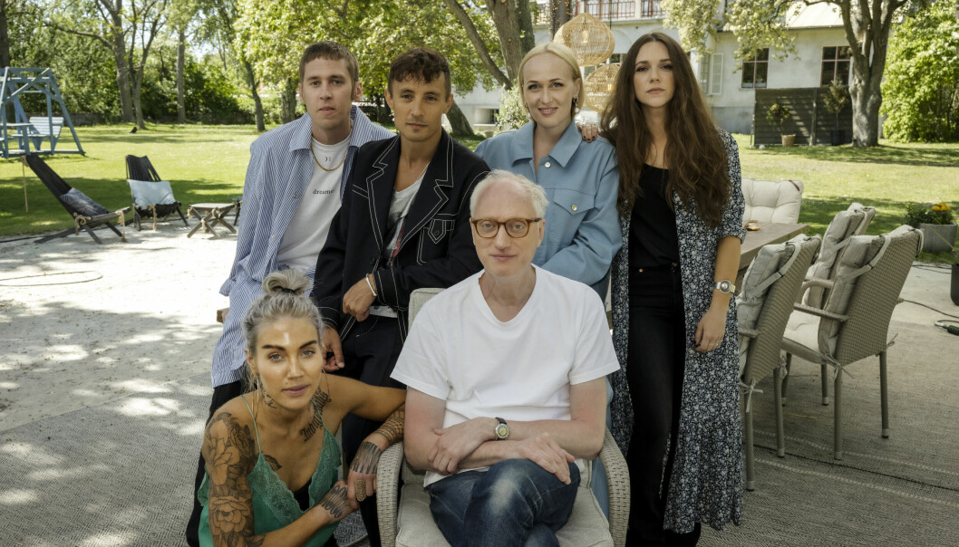 Thomas Stenström, Daniel Adams-Ray, Moonica Mac, Melissa Horn, Maxida Märak och Andreas Mattsson under inspelningarna av <em>Så mycket bättre</em>. Thomas Stenström, Daniel Adams-Ray, Moonica Mac, Melissa Horn, Maxida Märak och Andreas Mattsson under inspelningarna av Så mycket bättre.