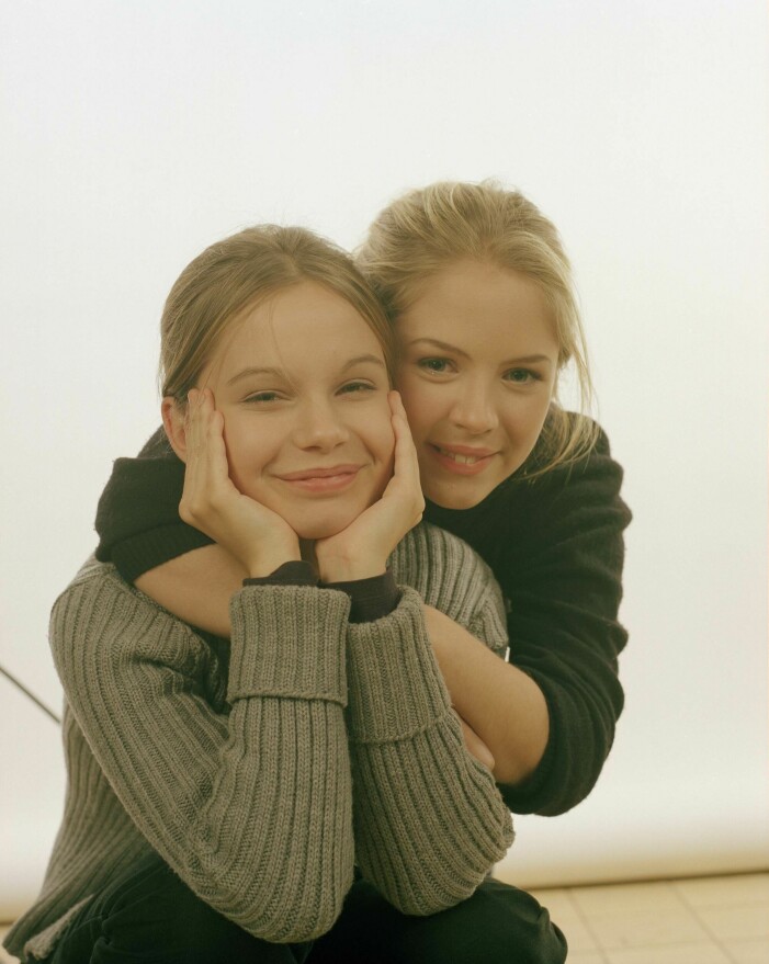 Rebecka Liljeberg och Alexandra Dahlström spelade huvudrollerna Agnes och Elin i <em>Fucking Åmål</em>, som regisserades av Lukas Moodysson. Rebecka Liljeberg och Alexandra Dahlström