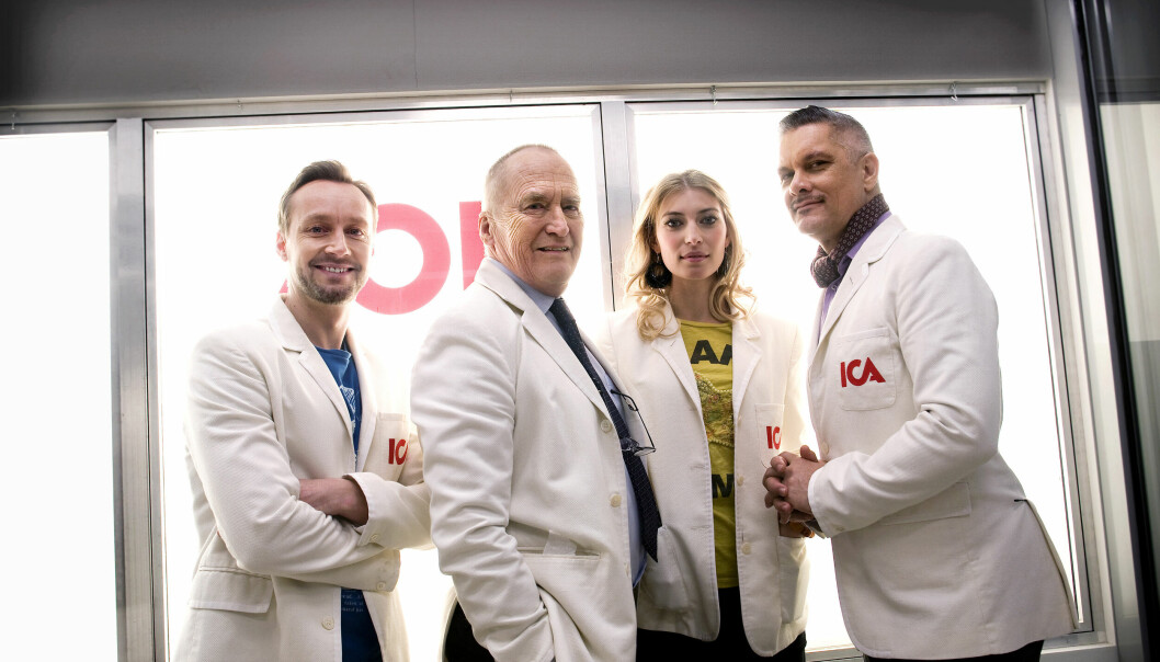 Cissi som ICA-Cindy, ihop med kollegorna och dåvarande profilerna i ICA-reklamerna, Paul Tilly, Hans Mosesson, Cecilia Forss och Magnus Skogsberg Tear. Cissi som ICA-Cindy, ihop med kollegorna och dåvarande profilerna i ICA-reklamerna, Paul Tilly, Hans Mosesson, Cecilia Forss och Magnus Skogsberg Tear.
