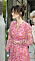 Prinsessan Sofia i en skir rosa klänning och silverfärgade accessoarer