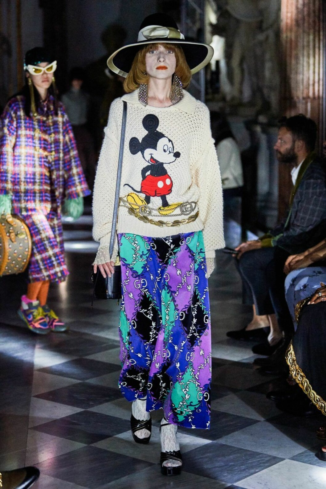 Tröja med Musse Pigg tryck från Gucci 2020 Cruise-visning.