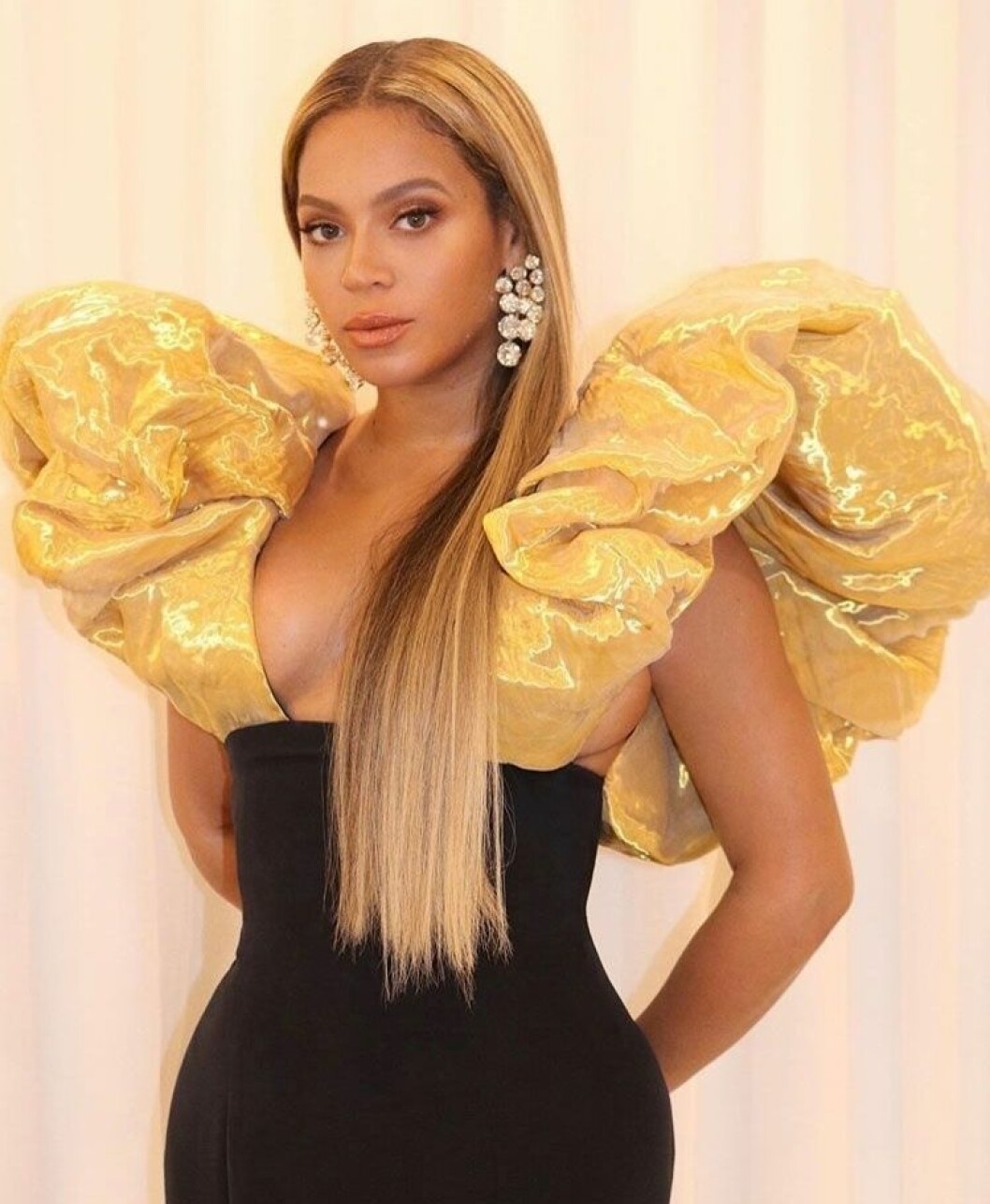 Beyoncé rör sig i gränslandet mellan ombre och bayalage. Beyoncé
