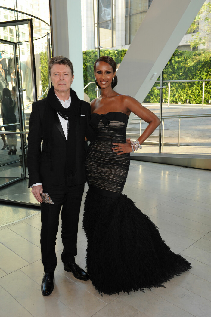 David Bowie dog bara tre dagar efter att hans sista album Blackstar hade släppts, och det var även två dagar efter hans 69-årsdag. Han under 18 månader kämpat mot bukspottkörtelcancer som spridit sig till levern. Iman och David gifte sig 1992.