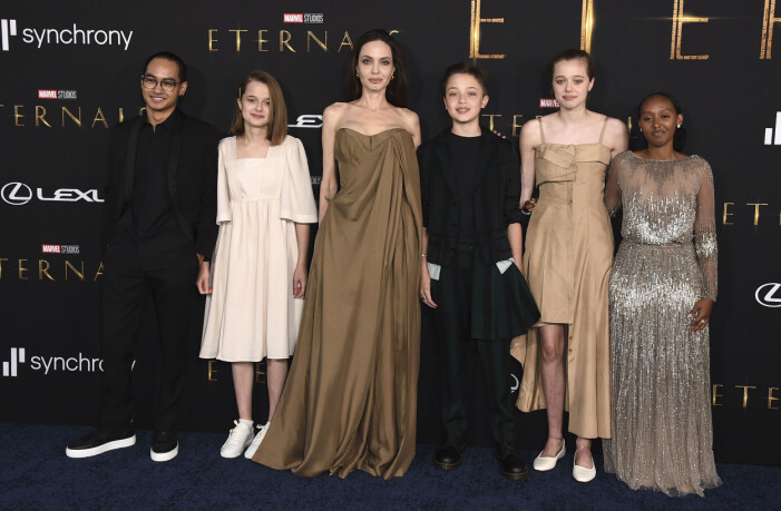 Angelina Jolie fick sällskap av fem av de sex barnen under premiären av Eternals, Maddox, Vivienne, Knox, Shiloh och Zahara.
