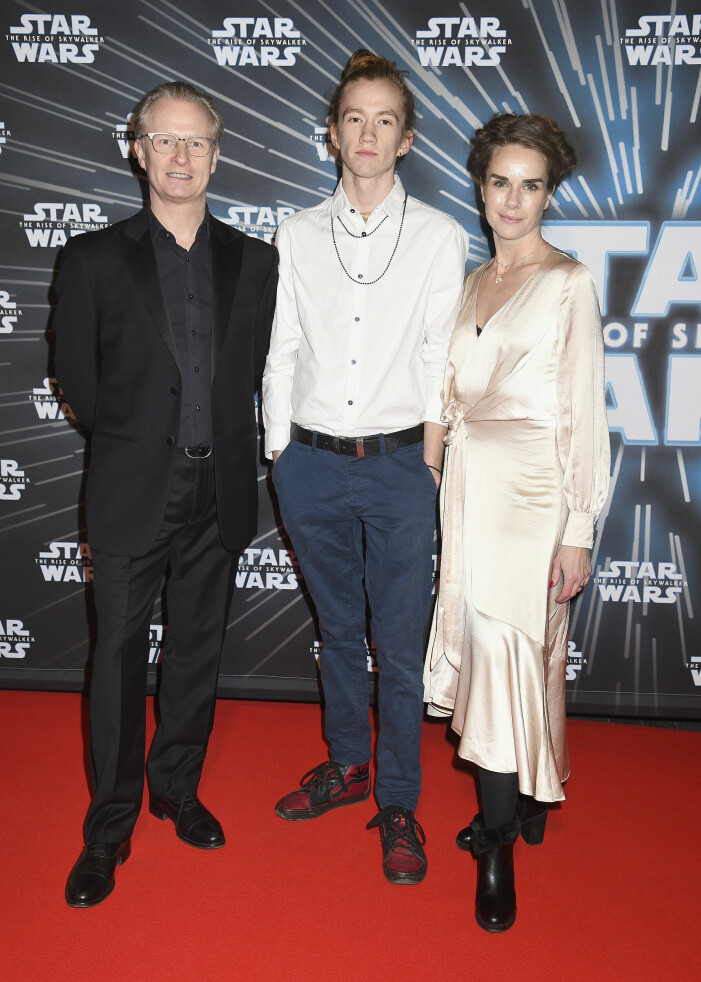 Lina Englund och sambon Sven Ahlström med sonen Elliot på biopremiären av <em>Star Wars : The Rise of Skywalker</em> på Rigoletto i Stockholm, 2019. Lina Englund och Sven Ahlström med sonen Elliot Premiär Star Wars : The Rise of Skywalker, Rigoletto, Stockholm