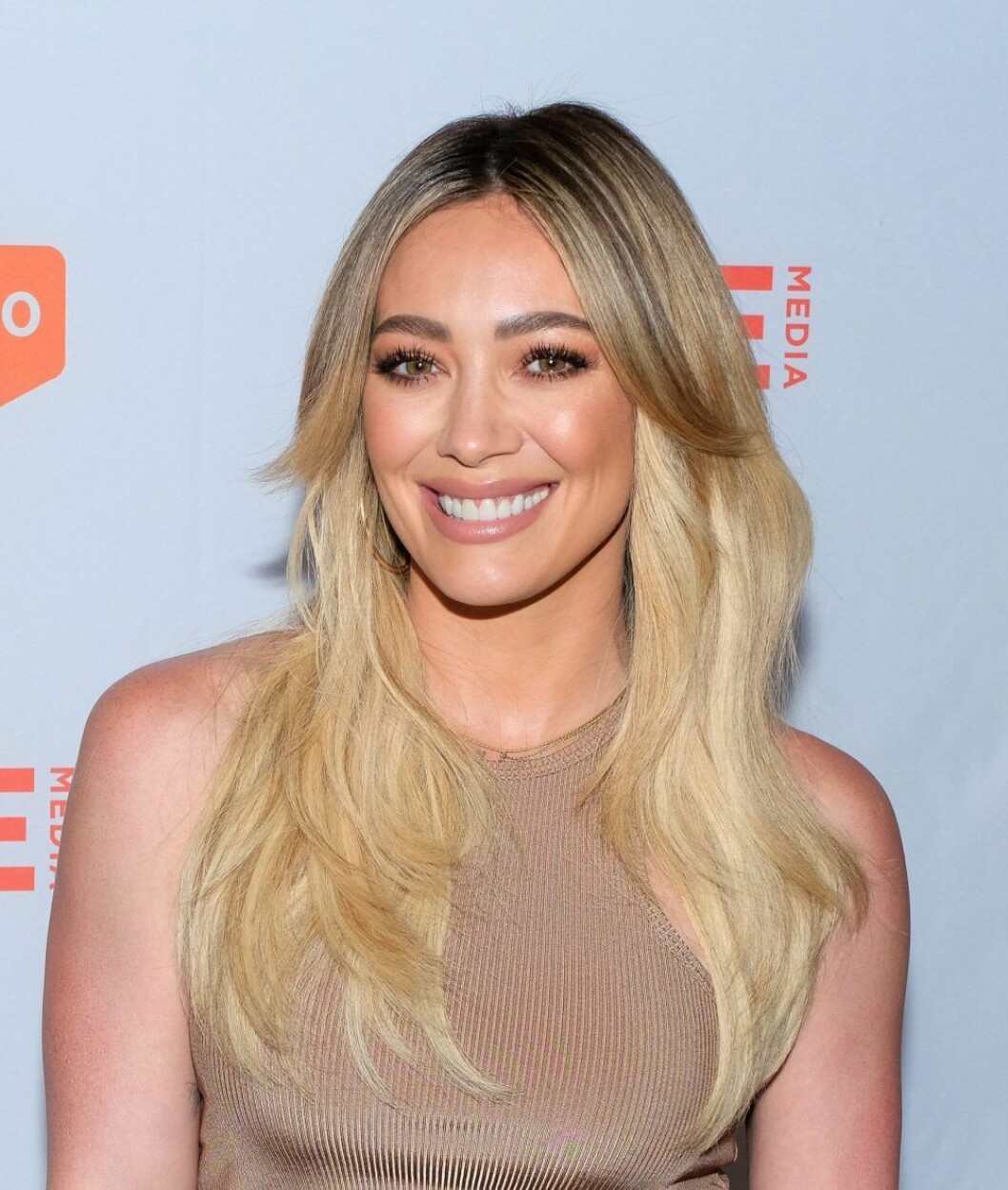 Hillary Duff i hårfärg i gränslandet mellan bronde och bayalage. Hillary Duff .