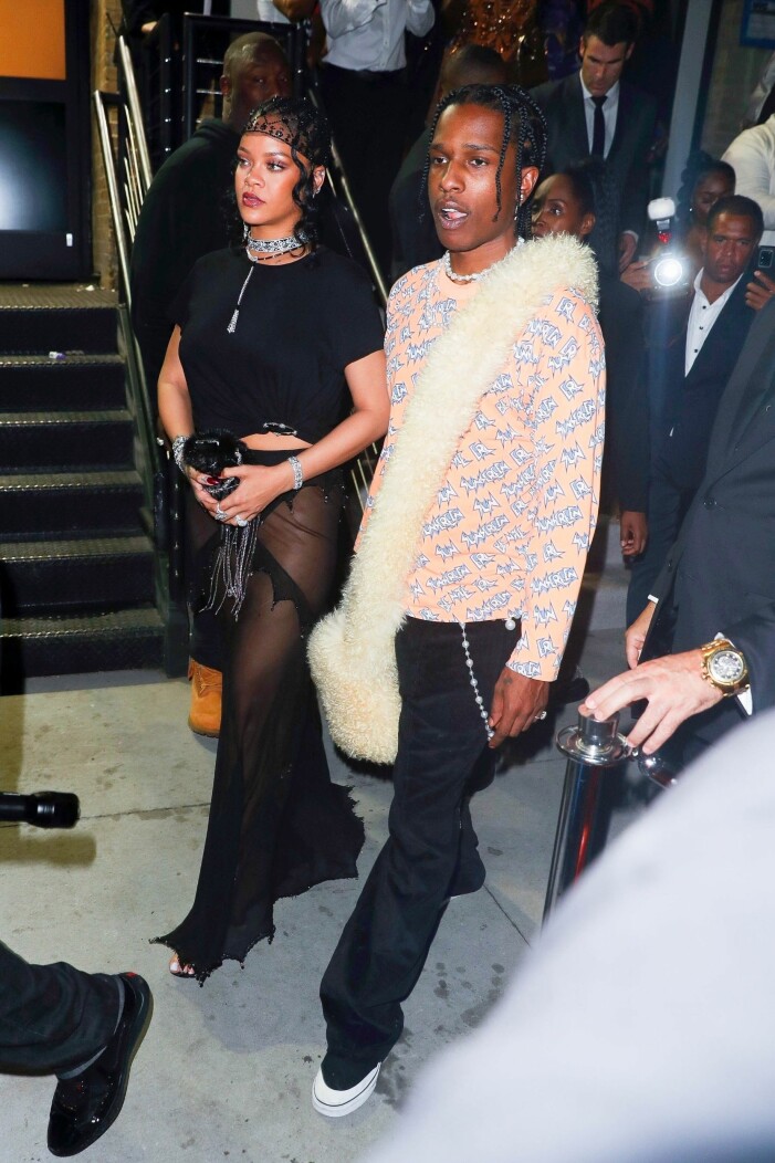 Här tätt ihop med pojkvännen ASAP Rocky, och paret kan ha stått för det gulligaste på Met-galans röda matta några timmar innan den här bilden togs.