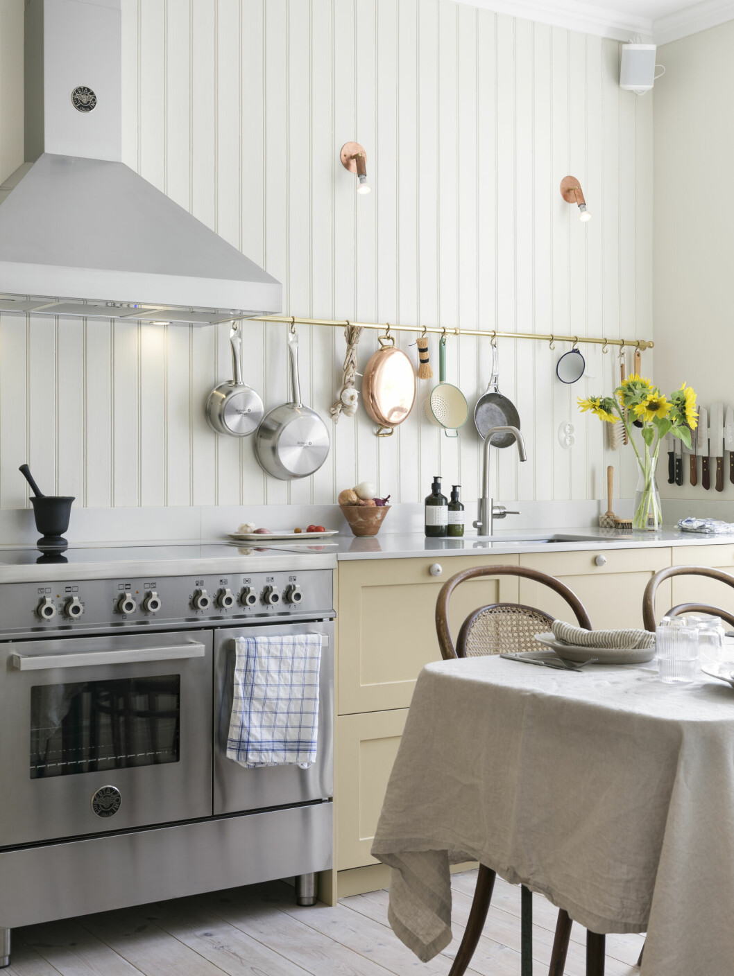 Sekelskifteskök med stommar från ikea