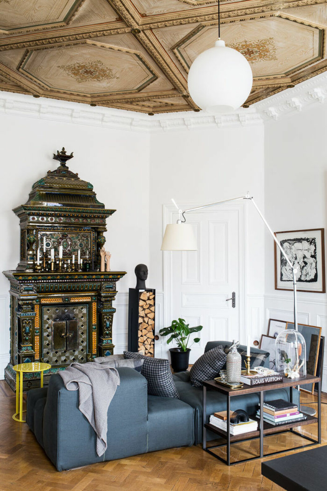 Av: Anna Bjelkholm Foto: Johanna Hagbard Syns i: <a href="https://www.elle.se/decoration/drommig-sekelskiftesvaning-i-goteborg/">Drömmig sekelskiftesvåning i hjärtat av Göteborg</a>. Unik kakelugn
