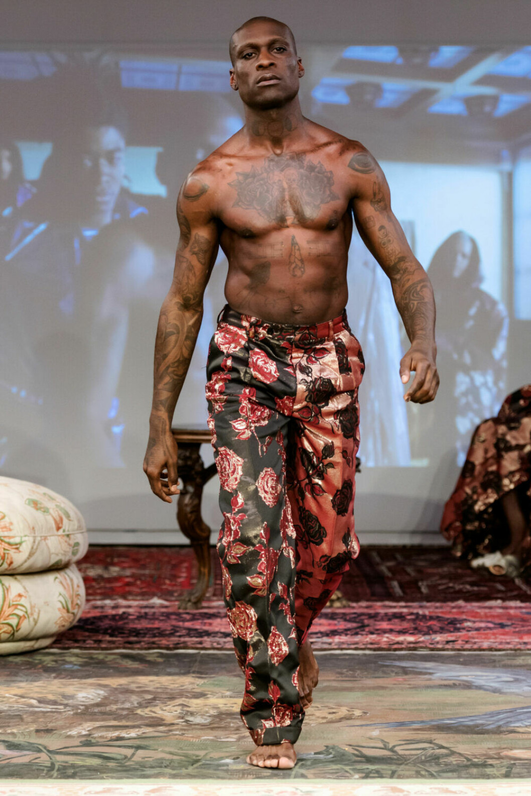 Mönstrade byxor på Selam Fessahayes AW19–visning på Fashion Week Stockholm