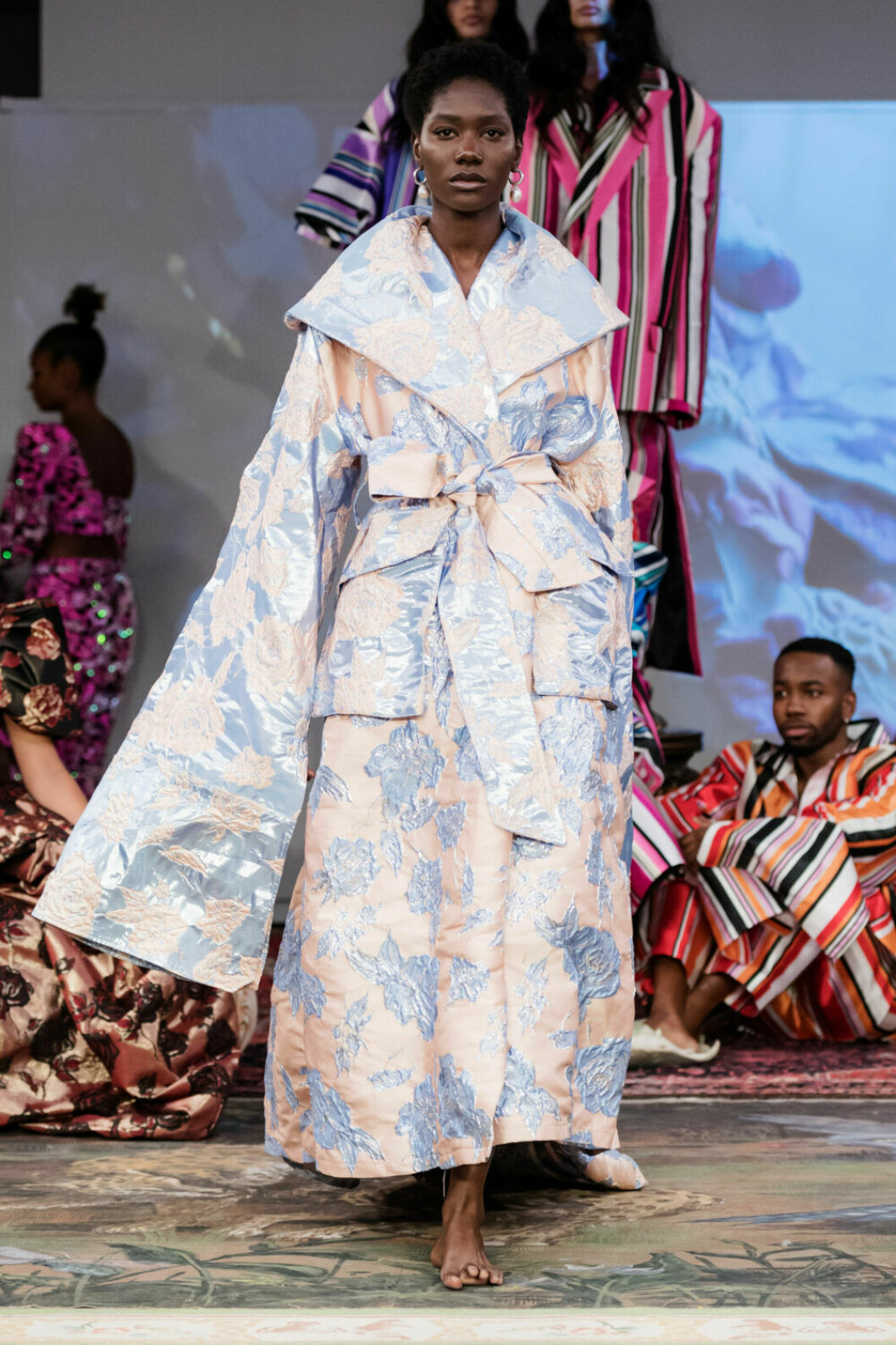 Oversized pastellmönstrad på Selam Fessahayes AW19–visning på Fashion Week Stockholm