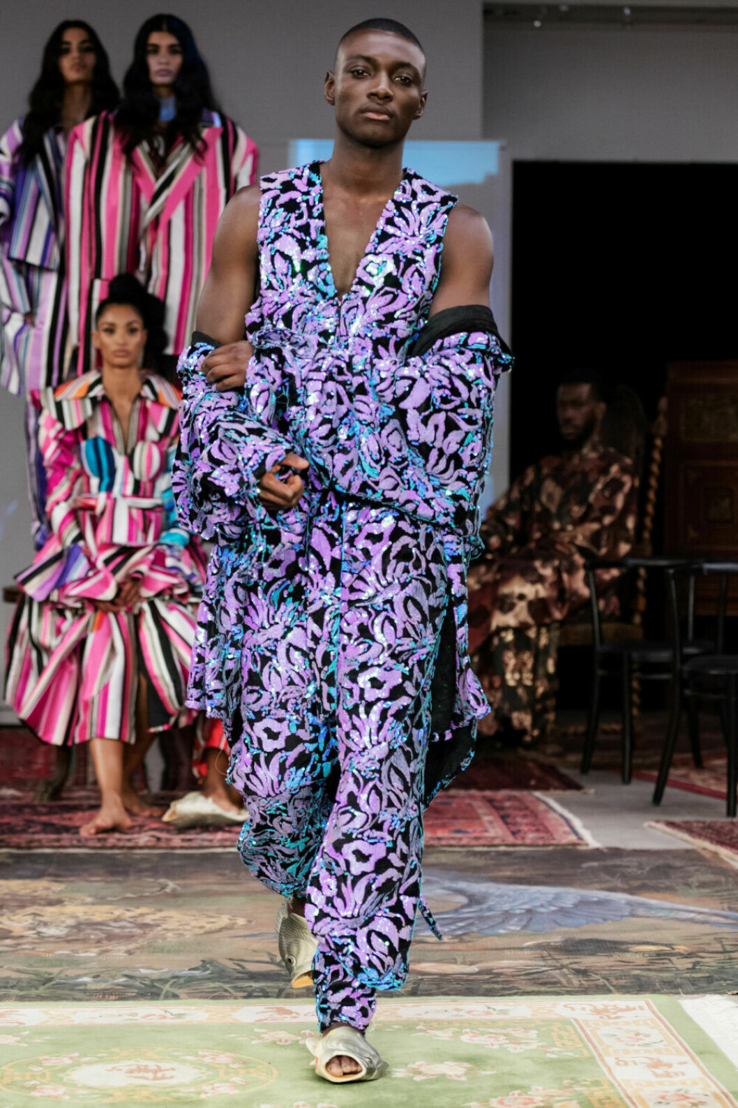 Mönster i mägnder på Selam Fessahayes AW19–visning på Fashion Week Stockholm