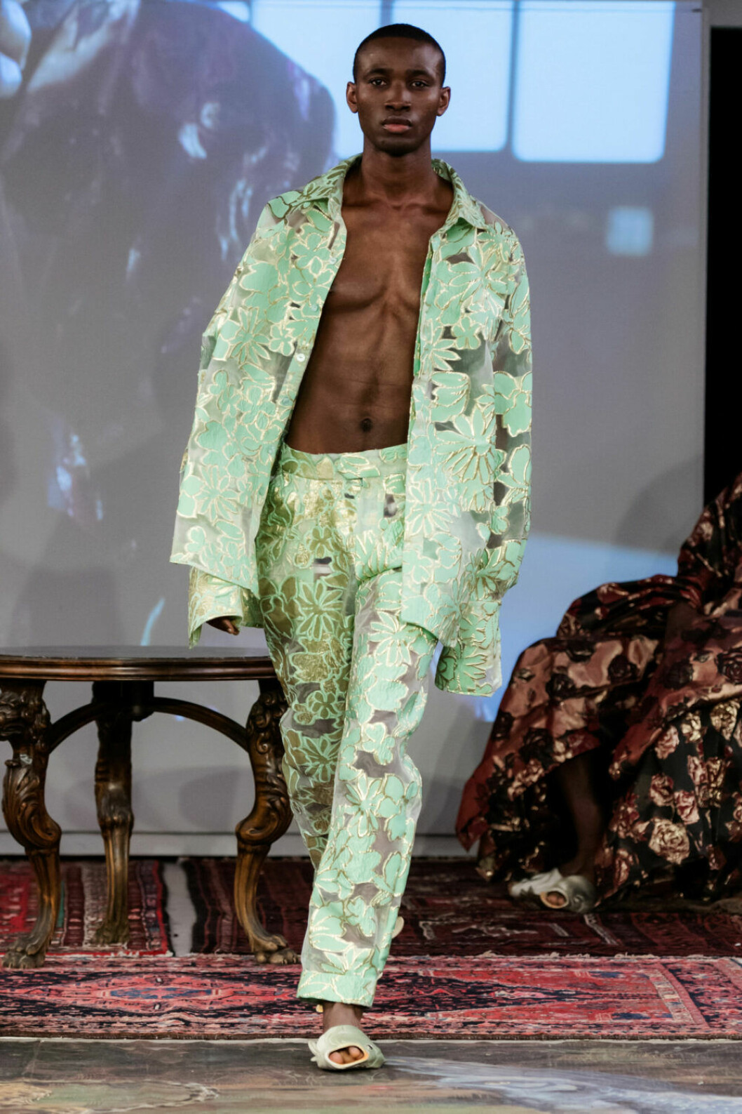 Ljusgrönt set på Selam Fessahayes AW19–visning på Fashion Week Stockholm