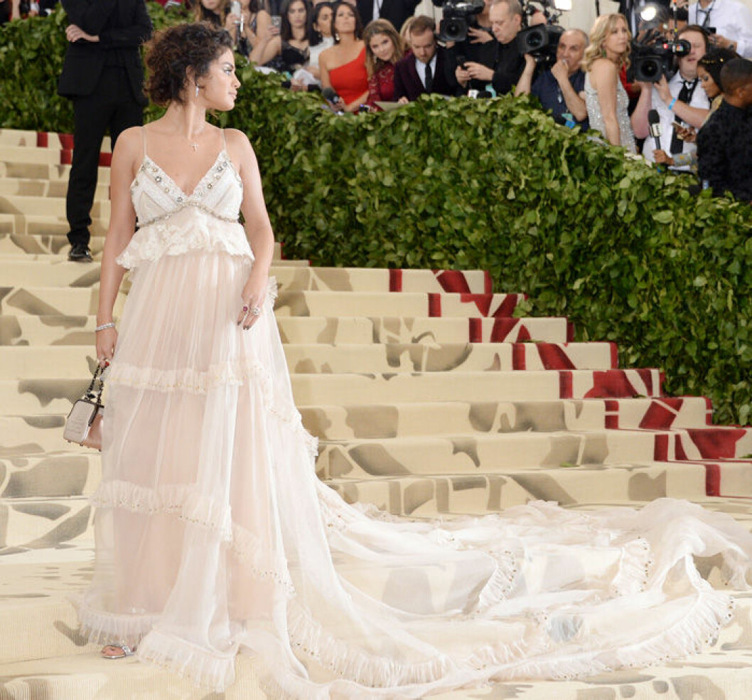 En bild på sångerskan Selena Gomez på Met-galan 2018.
