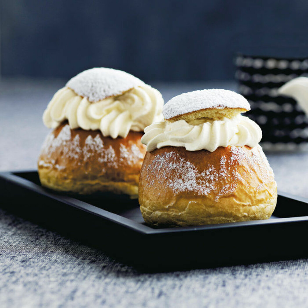 Semlor med mandelmassa och grädde. Semlor med mandelmassa och grädde.