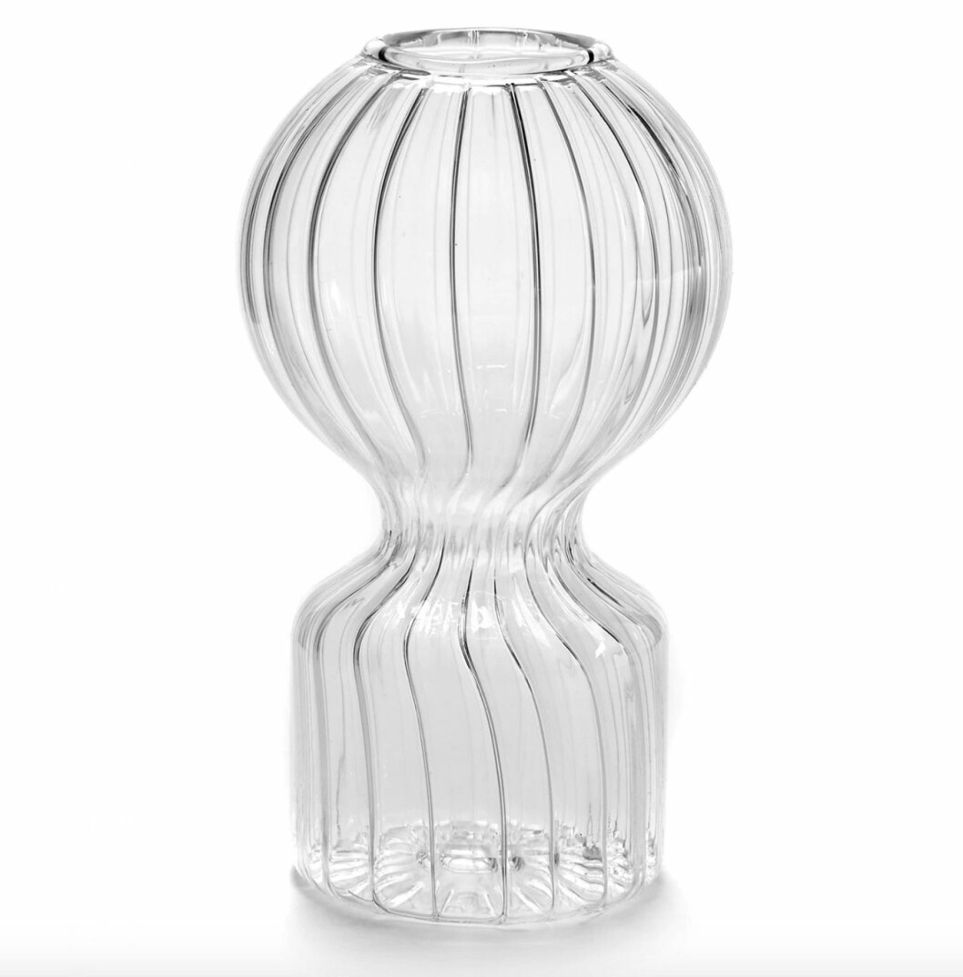 Glasvas med spännande form från Serax.